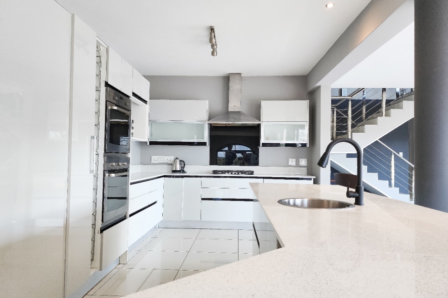 6 Bedroom Property for Sale in Gonubie North Eastern Cape